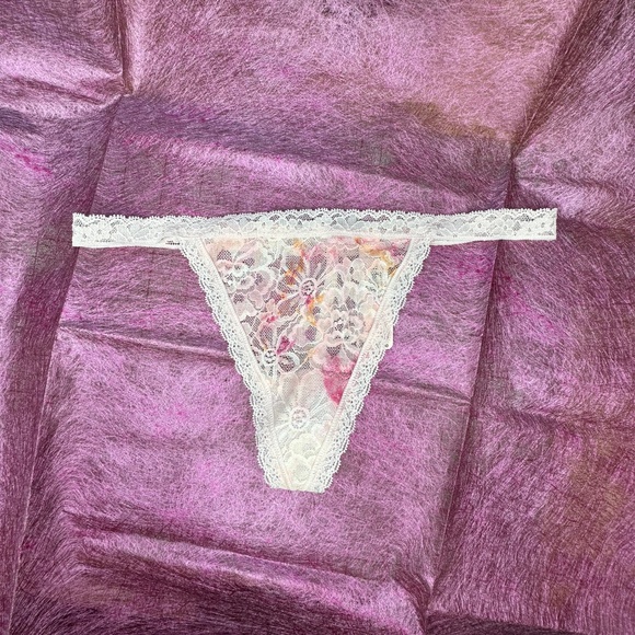 BRAND NEW Victoria’s Secret V-Strings MAC Lip Glass, & Heel Protectors Gift Set - Picture 8 of 13